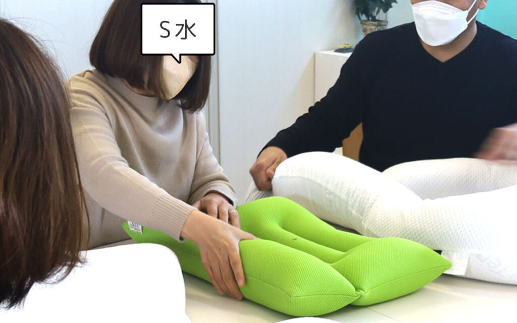 S水オススメ枕「首狩り族のネックピロー」