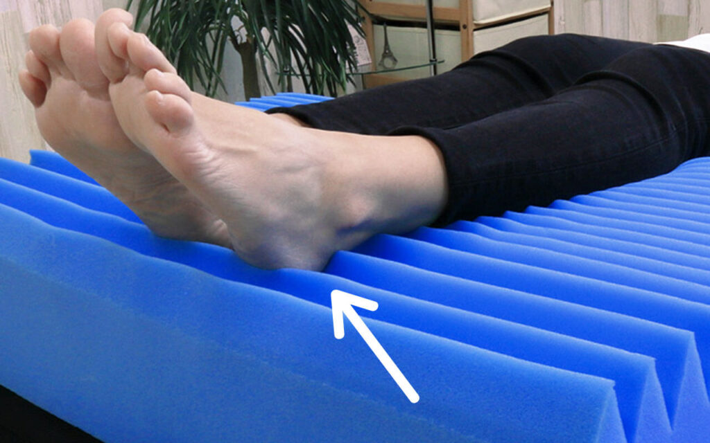 ミネルヴァの梟の最大のポイントである、山型カットによる踵ポケット