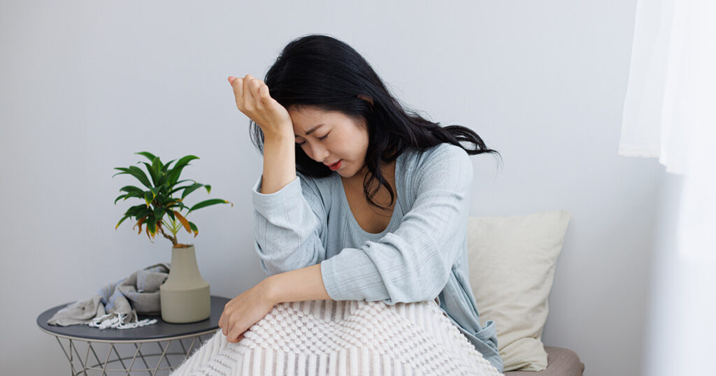 寝過ぎて頭痛。2つのタイプそれぞれの原因と対処法