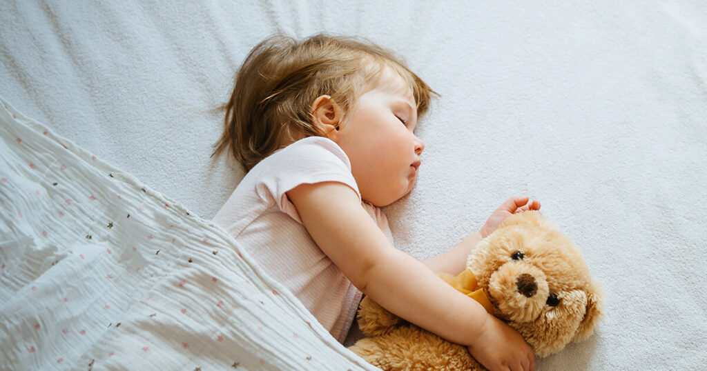 寝る子は育つってホント？睡眠が子供に与える影響